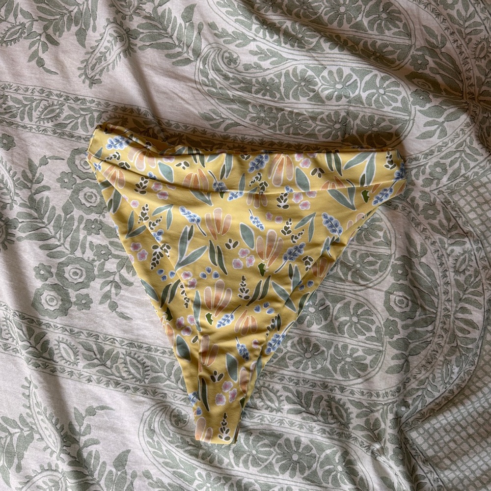 Benoa duke bottoms size Medium